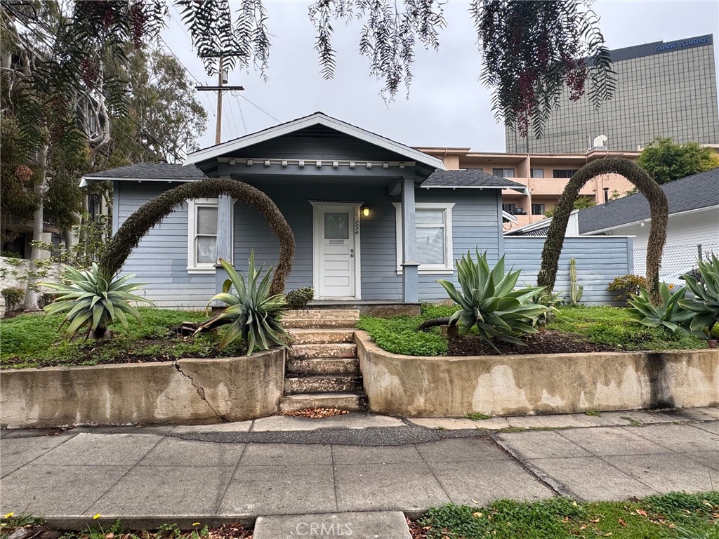 1116 S Barrington Avenue