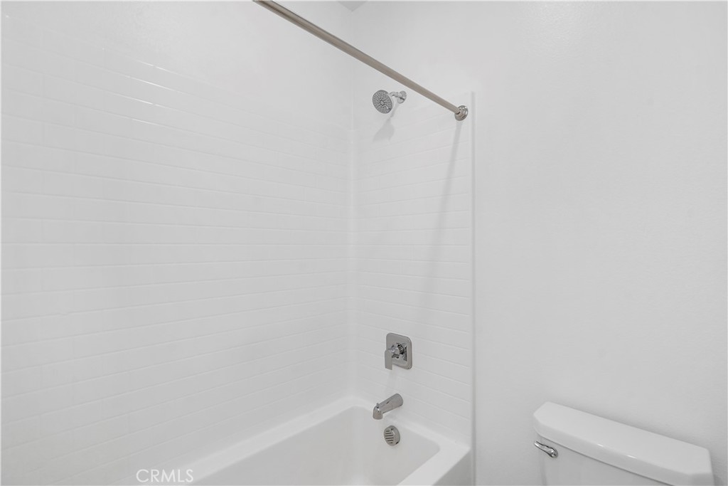 https://media.crmls.org/medias/a5367403-526e-4cd2-b135-99dd600dc13c.jpg?preset=X-Large
