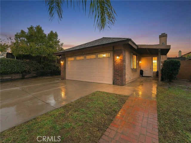 Detail Gallery Image 2 of 15 For 7889 Pinyon, Fontana,  CA 92336 - 2 Beds | 2 Baths