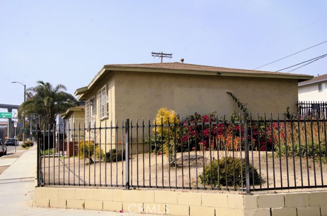 440 113th Street, Los Angeles, California 90061, ,Multi-Family,For Sale,113th,DW24141577