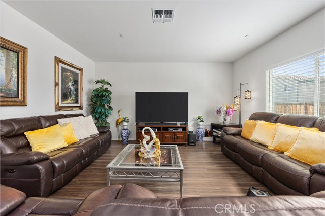 Detail Gallery Image 7 of 34 For 11115 Guaranda Pl, Bakersfield,  CA 93306 - 5 Beds | 3 Baths