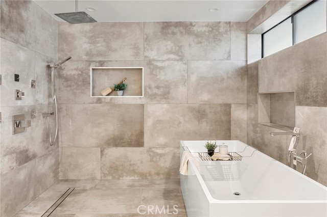 5265 Del Moreno Drive, Woodland Hills CA: https://media.crmls.org/medias/a537da14-7003-4b95-a2ab-da8e48aed3ac.jpg