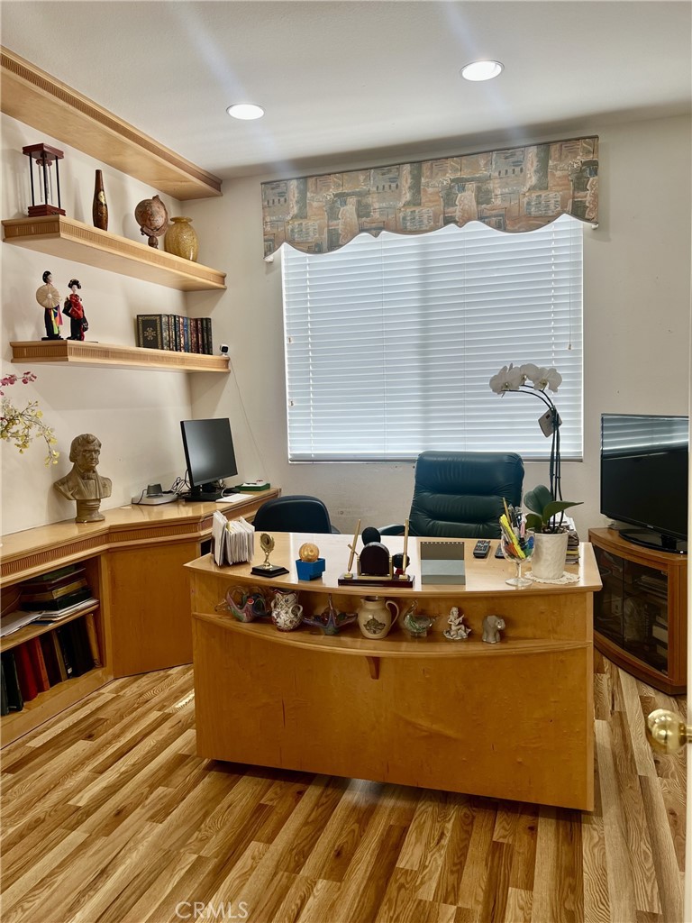 MLS #OC25225093 image #24