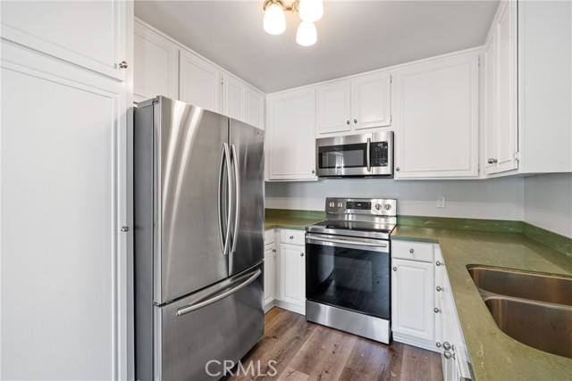 Detail Gallery Image 3 of 28 For 24 Seaside, Newport Beach,  CA 92663 - 2 Beds | 2 Baths