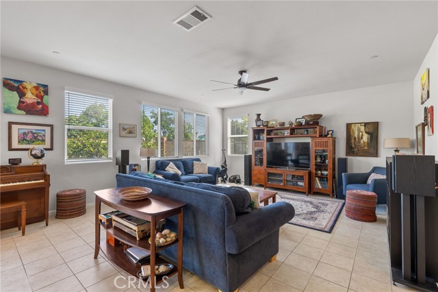 12200 White Rapids Way, Bakersfield CA: https://media.crmls.org/medias/a538edf3-ce06-4b66-b54b-c81ba6f26583.jpg