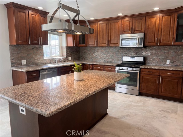 Detail Gallery Image 4 of 25 For 935 N 1st, Upland,  CA 91786 - 3 Beds | 2 Baths