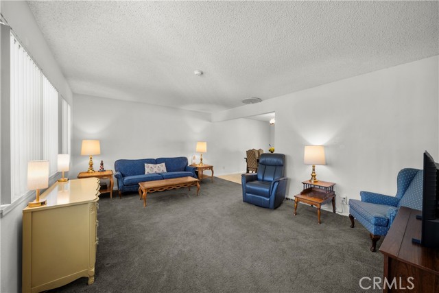 Detail Gallery Image 4 of 42 For 22337 Los Tigres Dr, Saugus,  CA 91350 - 3 Beds | 1/1 Baths