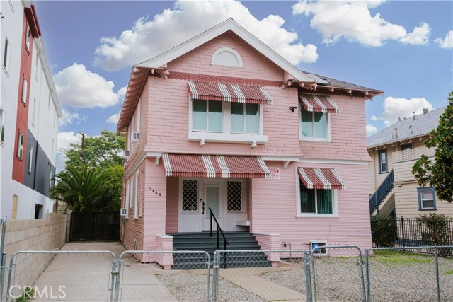 Detail Gallery Image 1 of 24 For 2648 Brighton Ave, Los Angeles,  CA 90018 - 5 Beds | 2 Baths