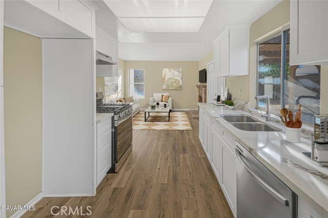 Detail Gallery Image 8 of 40 For 2812 Minford, Lancaster,  CA 93536 - 4 Beds | 3 Baths