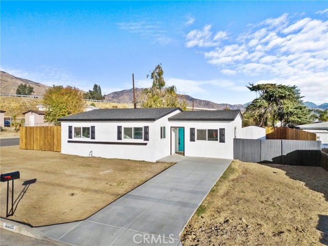 Detail Gallery Image 2 of 31 For 6689 Valaria Dr, Highland,  CA 92346 - 3 Beds | 1 Baths