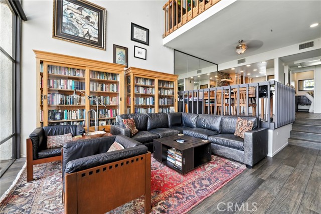 7322 Marina Pacifica N Drive, Long Beach CA: https://media.crmls.org/medias/a53d5072-6f32-4591-a83b-3eb7b4ae500c.jpg