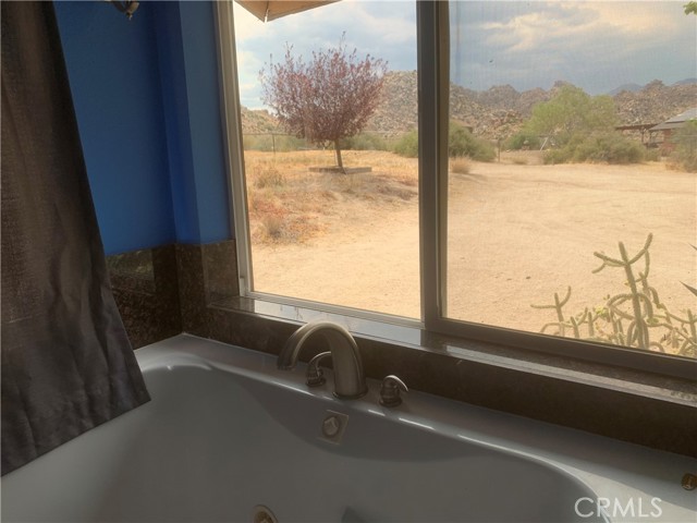 Detail Gallery Image 11 of 17 For 5693 Lariat Trl, Pioneertown,  CA 92268 - 2 Beds | 2 Baths