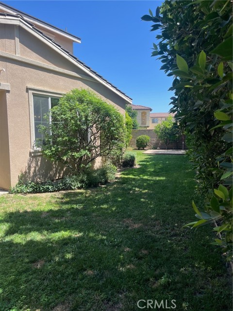 3996 S Somerston Way, Ontario CA: https://media.crmls.org/medias/a53f08bc-c75f-48dd-a904-a0095f5788df.jpg