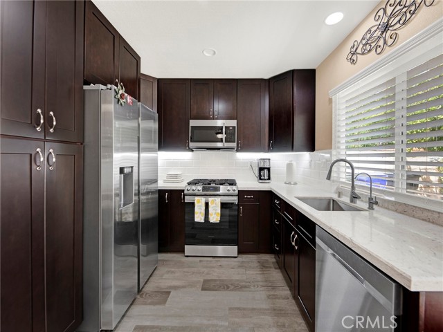 Detail Gallery Image 16 of 30 For 25690 Neblina Ct, Valencia,  CA 91355 - 2 Beds | 2 Baths