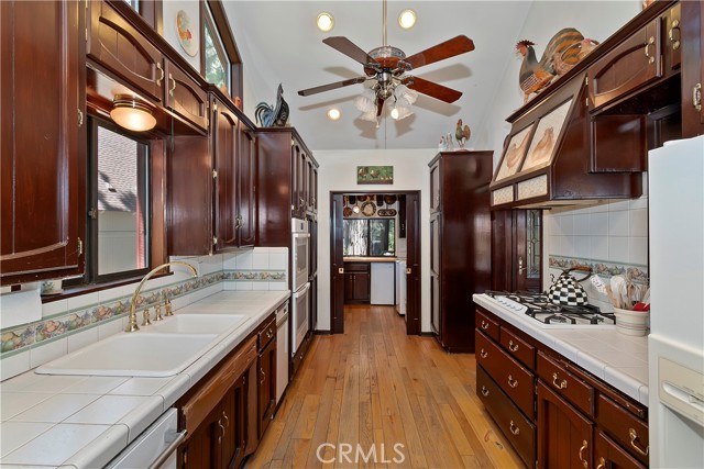 Detail Gallery Image 16 of 56 For 701 Zurich Dr, Lake Arrowhead,  CA 92352 - 3 Beds | 3 Baths