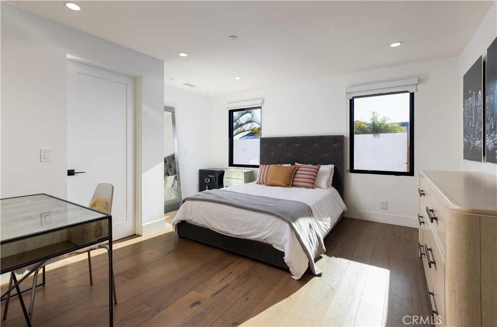 MLS #OC25010978 image #33