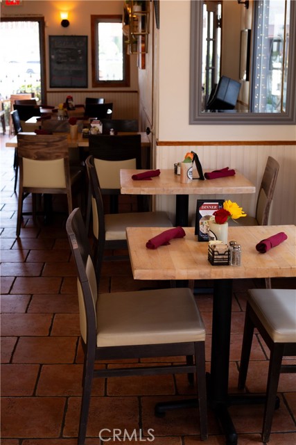 7561 Center Avenue, Huntington Beach CA: https://media.crmls.org/medias/a5422f58-aa62-43a8-ba00-eed25bf306f5.jpg