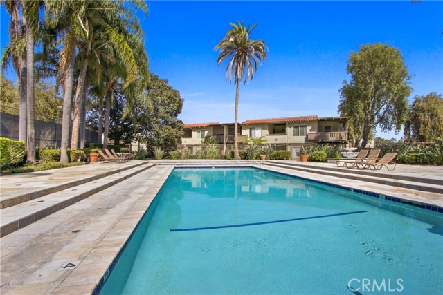 Detail Gallery Image 10 of 11 For 1345 Cabrillo Park Dr #J08,  Santa Ana,  CA 92701 - 1 Beds | 1 Baths