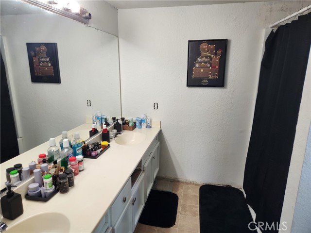 Detail Gallery Image 17 of 21 For 17139 Benicia Ct, Fontana,  CA 92336 - 3 Beds | 2/1 Baths