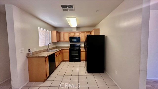 600 Hosking Avenue, Bakersfield CA: https://media.crmls.org/medias/a543d068-d75b-43b7-b8f0-d42916be4721.jpg