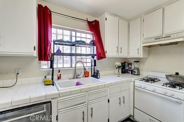 Detail Gallery Image 12 of 28 For 1258 N Wilmington Bld, Wilmington,  CA 90744 - 3 Beds | 2 Baths