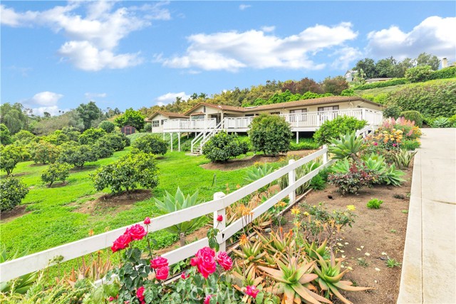 735 Del Valle Drive, Fallbrook CA: https://media.crmls.org/medias/a545a8da-215b-4912-a9d0-b81d701d2e30.jpg
