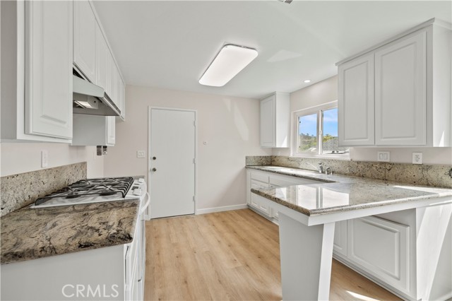 27231 Cabrera Avenue, Saugus CA: https://media.crmls.org/medias/a54695da-3507-43c1-8ec5-780cc5aa2ffa.jpg