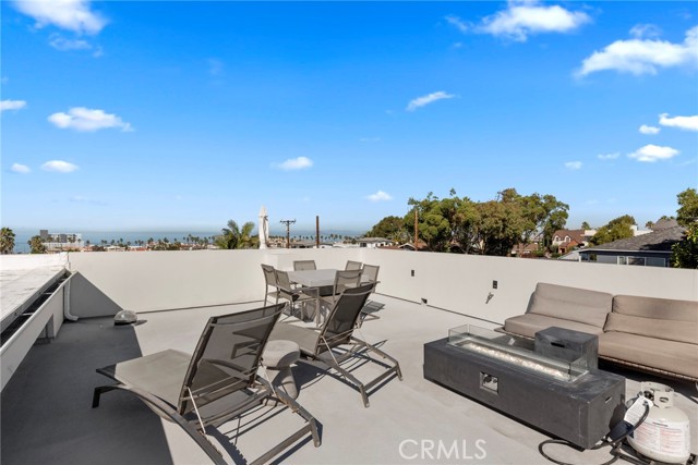 928 Juanita Avenue, Redondo Beach, California 90277, 4 Bedrooms Bedrooms, ,1 BathroomBathrooms,Residential,Sold,Juanita,SB21120693