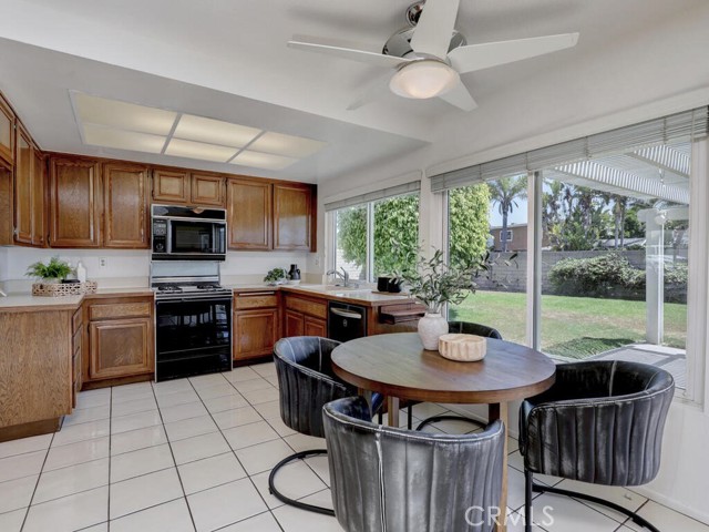 Detail Gallery Image 21 of 54 For 18022 Dellglen Cir, Huntington Beach,  CA 92647 - 4 Beds | 3 Baths