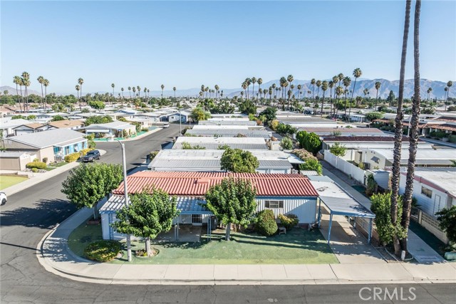 990 Santa Elena Way, Hemet CA: https://media.crmls.org/medias/a5482336-af92-4b76-b102-025536456513.jpg