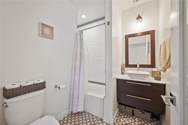 Detail Gallery Image 21 of 35 For 17642 Calvert St, Encino,  CA 91316 - 4 Beds | 2/1 Baths