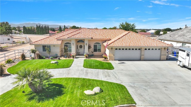 Detail Gallery Image 1 of 40 For 12410 Palomino Ln, Apple Valley,  CA 92308 - 4 Beds | 3 Baths