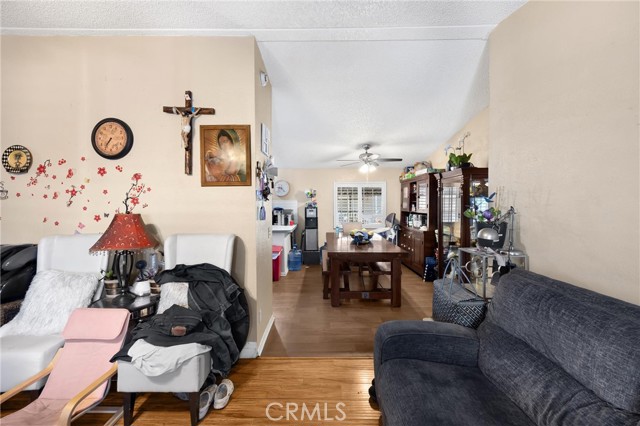 Detail Gallery Image 9 of 44 For 2851 S La Cadena Dr #26,  Colton,  CA 92324 - 4 Beds | 2 Baths