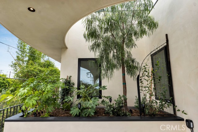 Detail Gallery Image 12 of 32 For 12131 Palms Bld, Los Angeles,  CA 90066 - 4 Beds | 3 Baths
