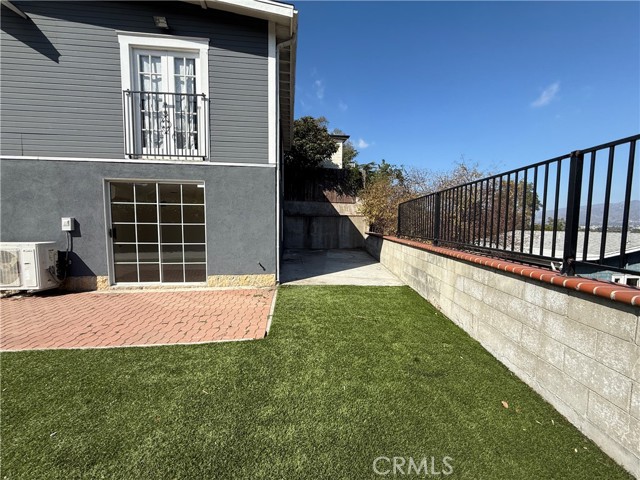 Detail Gallery Image 11 of 19 For 2586 Lake View, Los Angeles,  CA 90039 - 4 Beds | 2 Baths