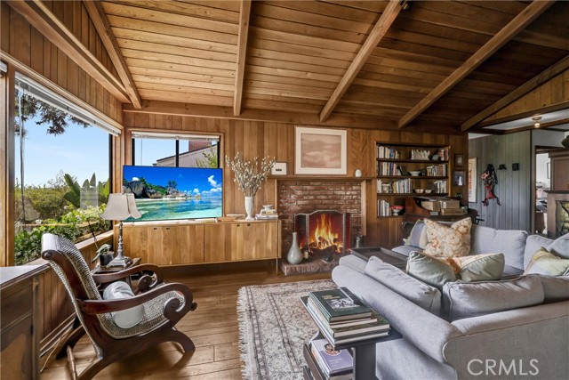 266 Grandview, Laguna Beach CA: https://media.crmls.org/medias/a54b13b6-fc09-42f7-985f-9c98ce260898.jpg