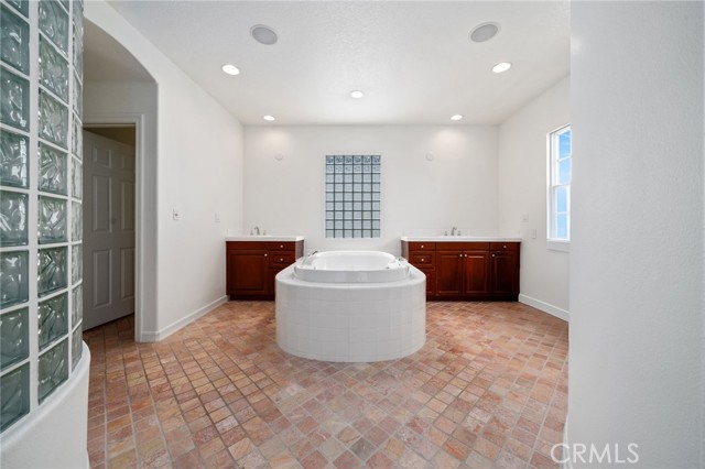 5972 Spinnaker Bay Drive, Long Beach CA: https://media.crmls.org/medias/a54bb015-8cab-4a14-8fba-e2150e73a4be.jpg