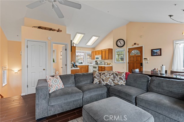 Detail Gallery Image 10 of 40 For 1285 Yukon Dr, Lake Arrowhead,  CA 92352 - 3 Beds | 2/1 Baths