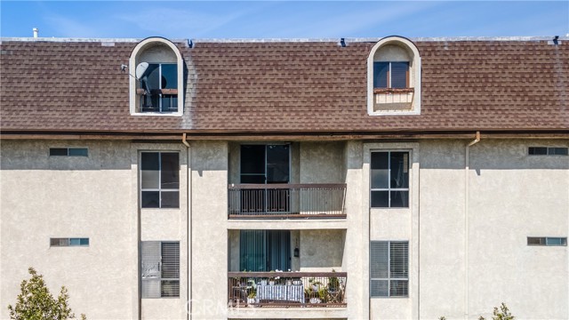 570 West Stocker Street, 303 photo 2
