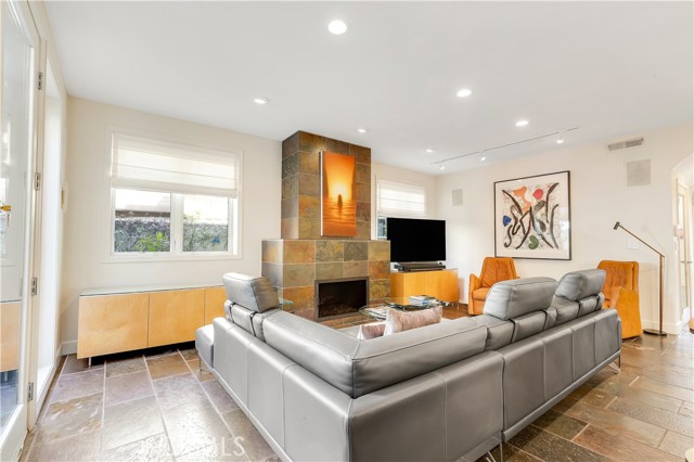 Detail Gallery Image 7 of 25 For 319 Orchid, Corona Del Mar,  CA 92625 - 4 Beds | 3/1 Baths