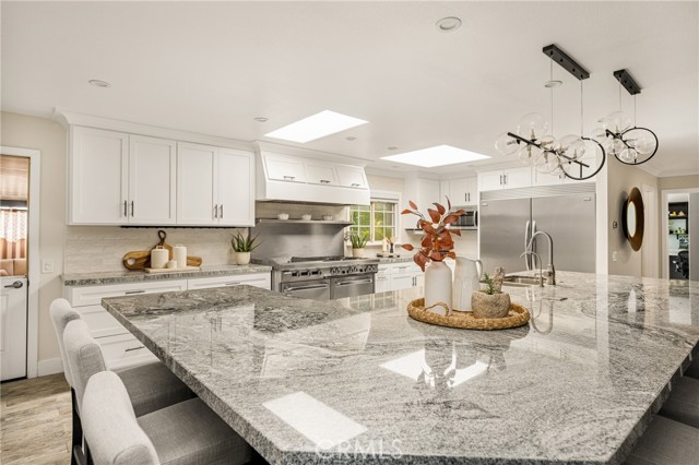 Detail Gallery Image 8 of 36 For 20402 Seven Seas Ln, Huntington Beach,  CA 92646 - 4 Beds | 3/1 Baths