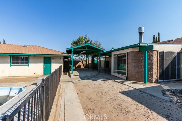 10731 Anaconda Avenue, Oak Hills CA: https://media.crmls.org/medias/a54ed7df-f03e-4b5e-86e5-010b292dc68d.jpg
