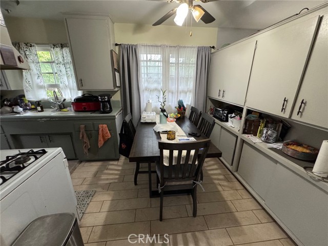 Detail Gallery Image 6 of 12 For 3024 Wendell Way, Riverside,  CA 92507 - 3 Beds | 2 Baths