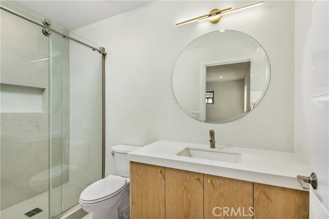Detail Gallery Image 19 of 35 For 300 Manhattan Ave, Hermosa Beach,  CA 90254 - 5 Beds | 5/2 Baths