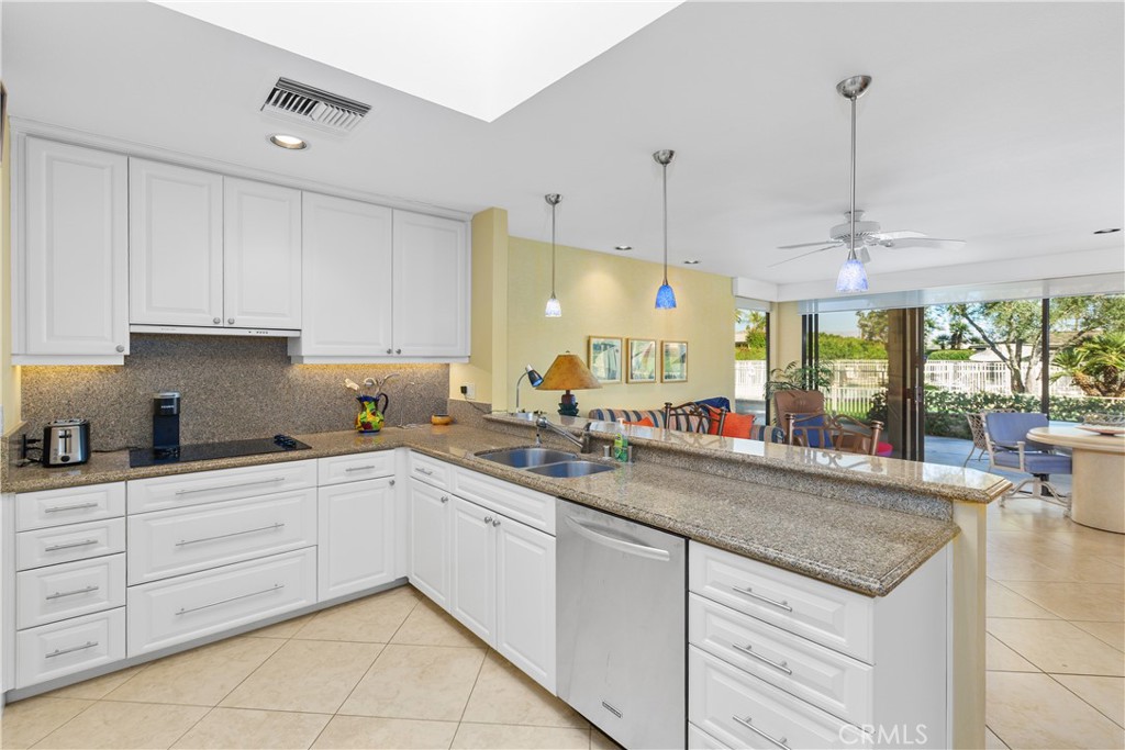 MLS #OC25252368 image #12