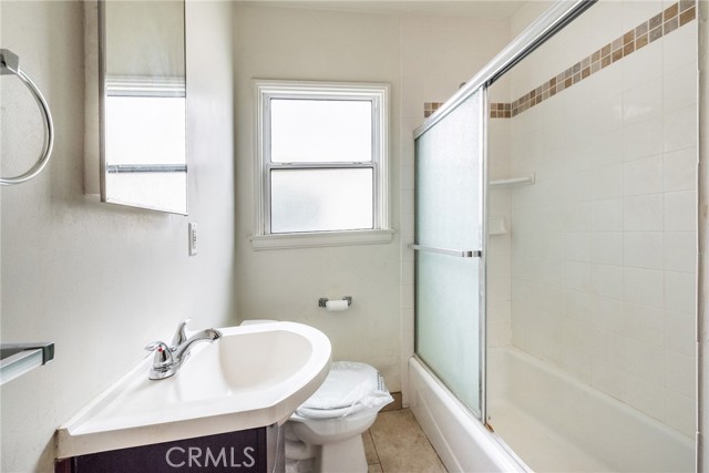 705 E California Avenue, Glendale CA: https://media.crmls.org/medias/a5501c2f-2572-4fb5-abc7-9839c43bffdf.jpg