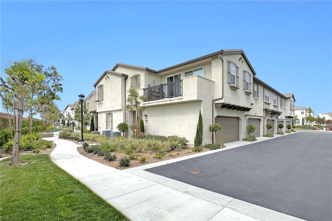 Detail Gallery Image 1 of 31 For 7122 Vernazza Pl, Corona,  CA 92880 - 2 Beds | 2 Baths