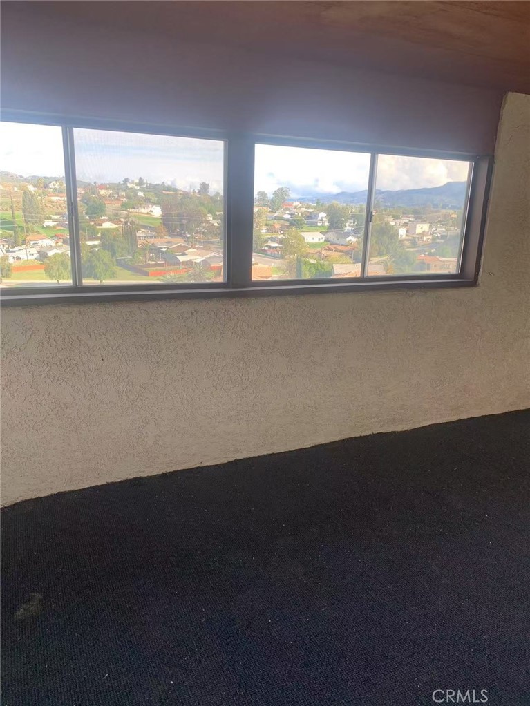 https://media.crmls.org/medias/a5511ecb-ad8e-4cb8-8e01-cb3b8b381554.jpg?preset=X-Large