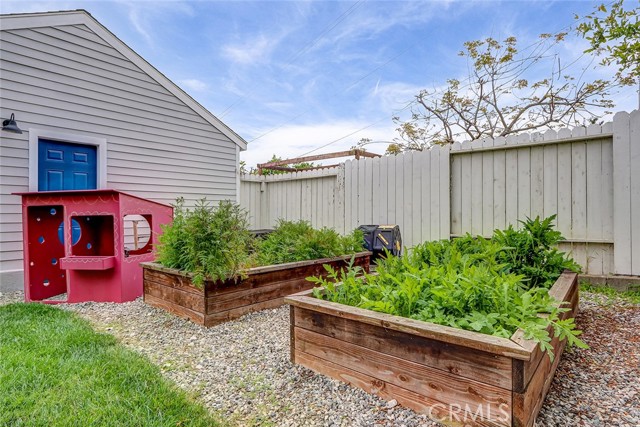 Detail Gallery Image 45 of 52 For 825 Center, El Segundo,  CA 90245 - 4 Beds | 3 Baths