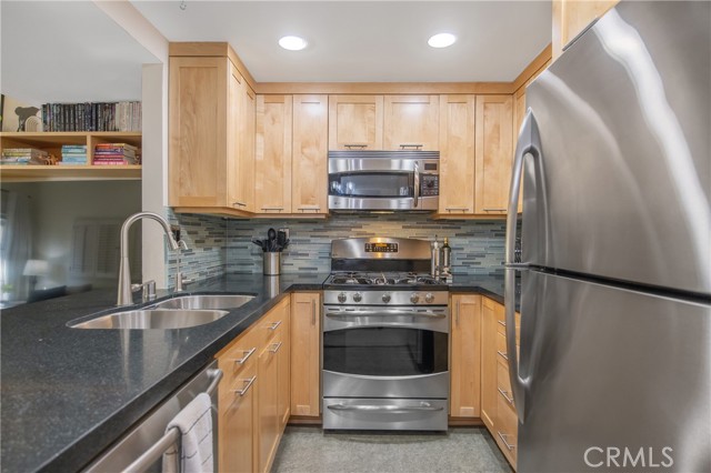 Detail Gallery Image 13 of 35 For 23933 Del Monte Dr #19,  Valencia,  CA 91355 - 2 Beds | 2 Baths